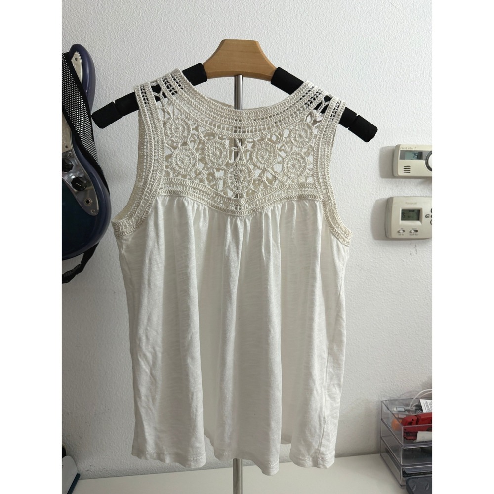 White Crochet Lace Yoke Sleeveless Tank Top Boho Flowy Keyhole Back